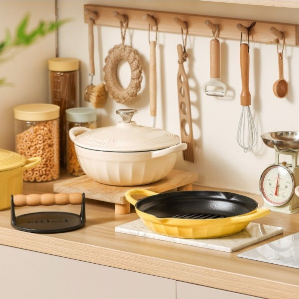 Patelnia grillowa Buydeem CP553 emaliowana żeliwna 26 cm Pastelowa Żółta