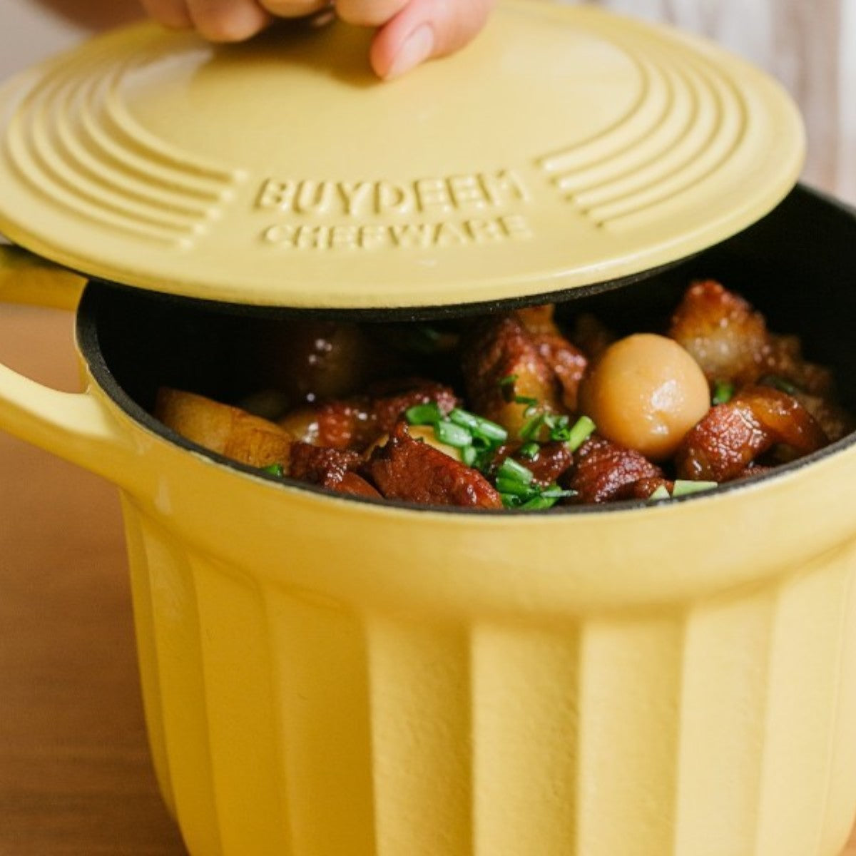 Naczynie żeliwne Buydeem CP541 emaliowane 1,8l pastelowe żółte