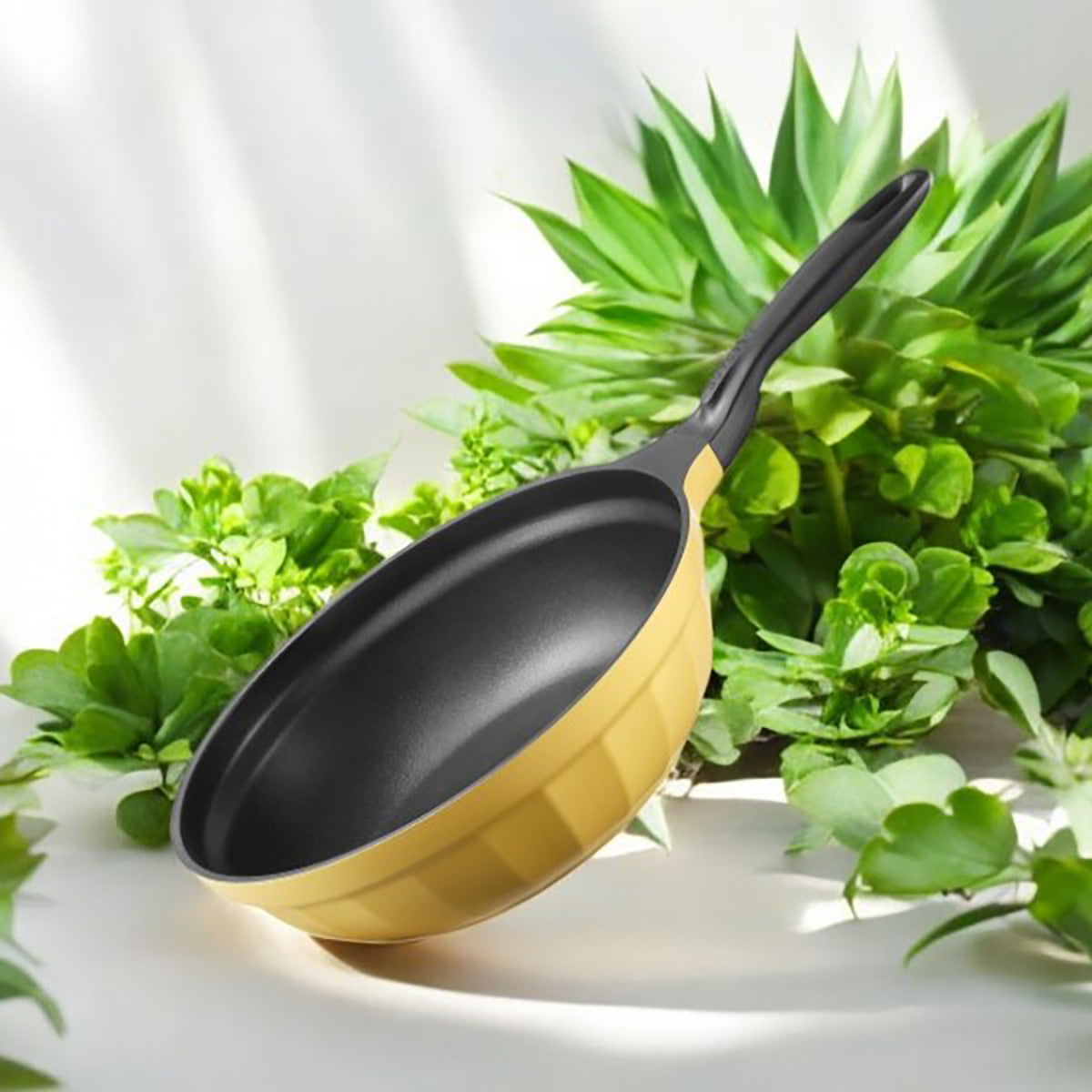 Patelnia aluminiowa Buydeem CP151 z powłoką nieprzywierającą 25 cm Żółta