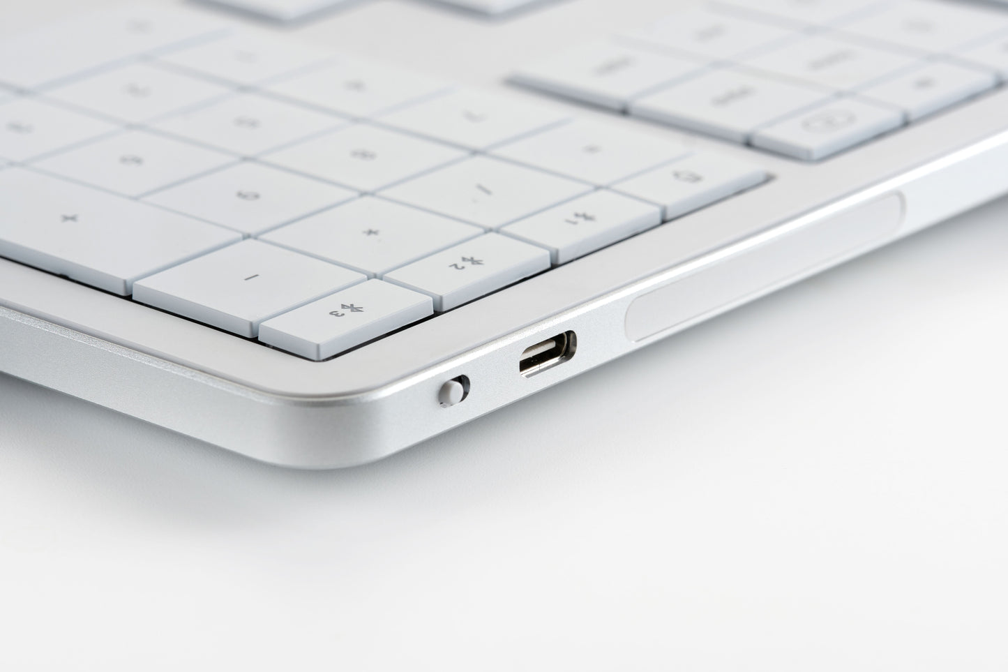 Klawiatura dotykowa CLEVETURA CLVX 1 RGB MacOS Windows Linux Biała