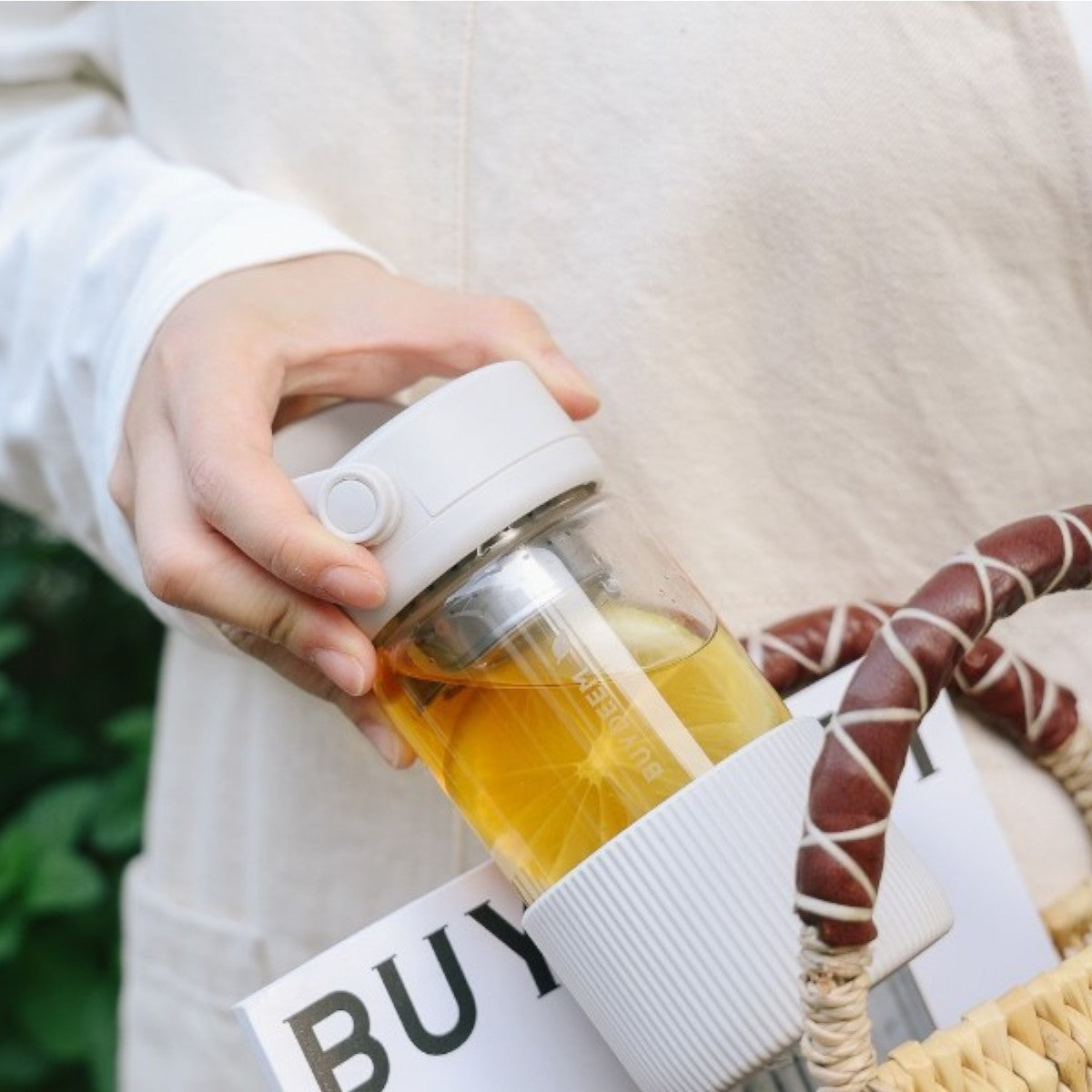 Butelka szklana z zaparzaczem Buydeem DG42 300 ml Biała